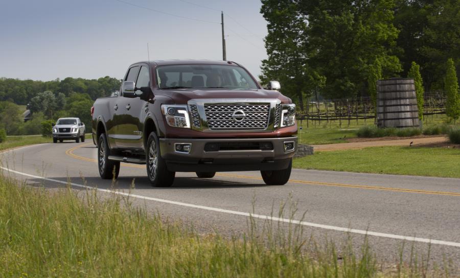  Nissan Titan Crew Cab XD Platinum Reserve 2015 года  (фото 32 из 33)